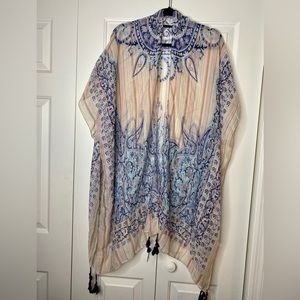 Francesca’s One Size Fits Most Cover-up/ Lightweight Shaw